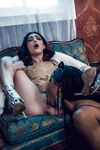 Kira noir et jane sauvage lesbienne sauvage chatte lécher sur le canapé