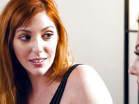Syre souverain et lauren phillips jouer lesbienne sauvage jeux avec de gros seins et chatte rasée dans le lit