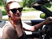 Siri dahl suce bite et baise dans différentes positions