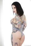 Tattoed nymphoman joanna ange ne peut pas attendre de se faire coucher par la pluie rom