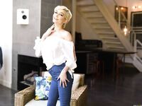 Lena Paul et Skye Blue - Petites amies coquines