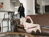 Alison Tyler a été punie par Piper Perri