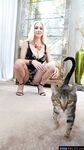 Skylar Vox l'adolescente aux gros seins
