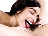 Licking Jane Wilde et Emily Willis