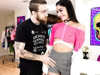 Emily Willis sexe fort