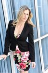 Cory Chase se masturbant dans la rue