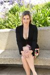 Cory Chase se masturbant dans la rue