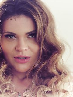 Gina Gerson & Verona Sky - Léchage de chatte sensuel