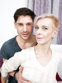 Belinda Bee - Femme âgée