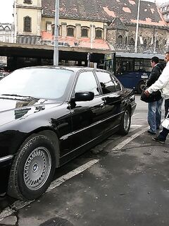 La chatte de Kathia Nobili est baisée par deux hommes