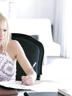 Le cul de Kenzie Reeves est baisé par son professeur