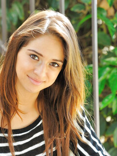 Sara Luvv la jolie fille de 18 ans