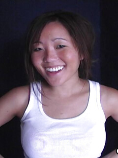 Leilli Yang suce des bites noires
