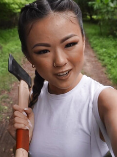 Lulu Chu baise dans la forêt