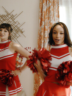 Lexi Luna et Alexis Rae sont les pom-pom girls les plus fougueuses.