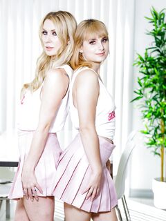 Les salopes blondes Sydney Paige et Evie Christian sont bien baisées en POV !