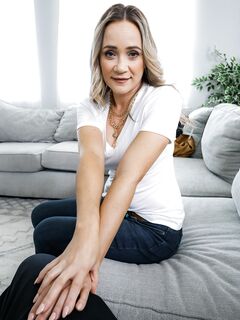 Rachel Ramsey est la femme qui a des problèmes sexuels à Lingerie