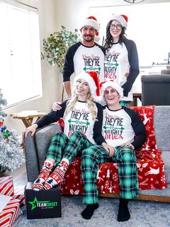 Noël sexe baise Kay Lovely et Nikki Zee