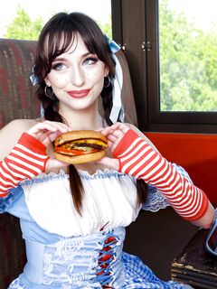 Lana petite fille cochonne, farcie au café