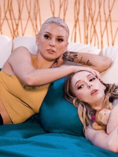 Kenzie taylor et lys larimar aiment se lécher la chatte de rasage