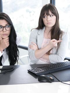 Alison Rey et Gina Valentina au travail