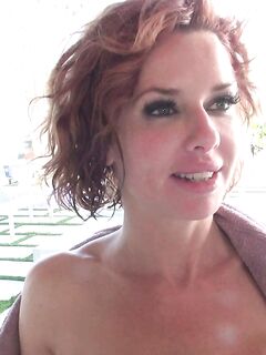 Veronica Avluv suçant la bite de Rocco Siffredi