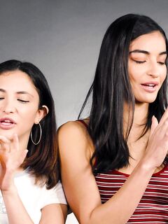 Licking Jane Wilde et Emily Willis